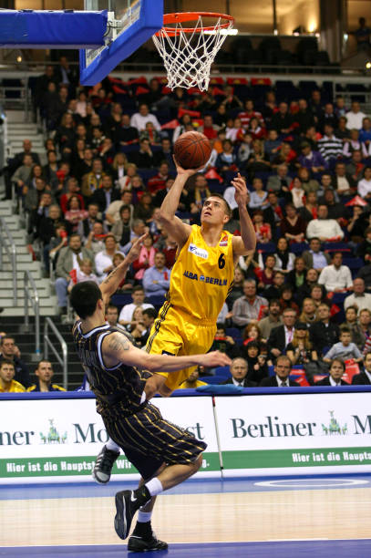 中场人手不 中场人手不